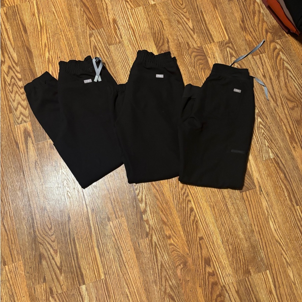 Figs bundle of three pants